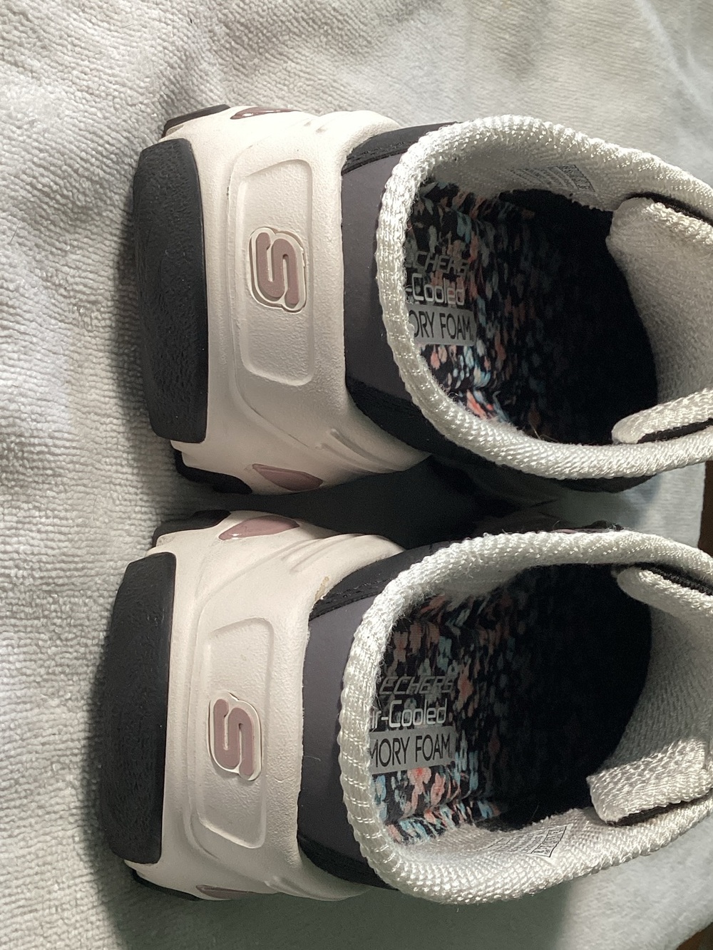Skechers D'Lites Women's Gray and Pink Slip-On Memory Foam Sneakers - Picture 11 of 11